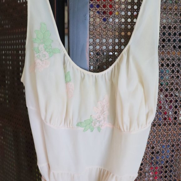 Vintage Cream and Green Chemise - Picture 5 of 15